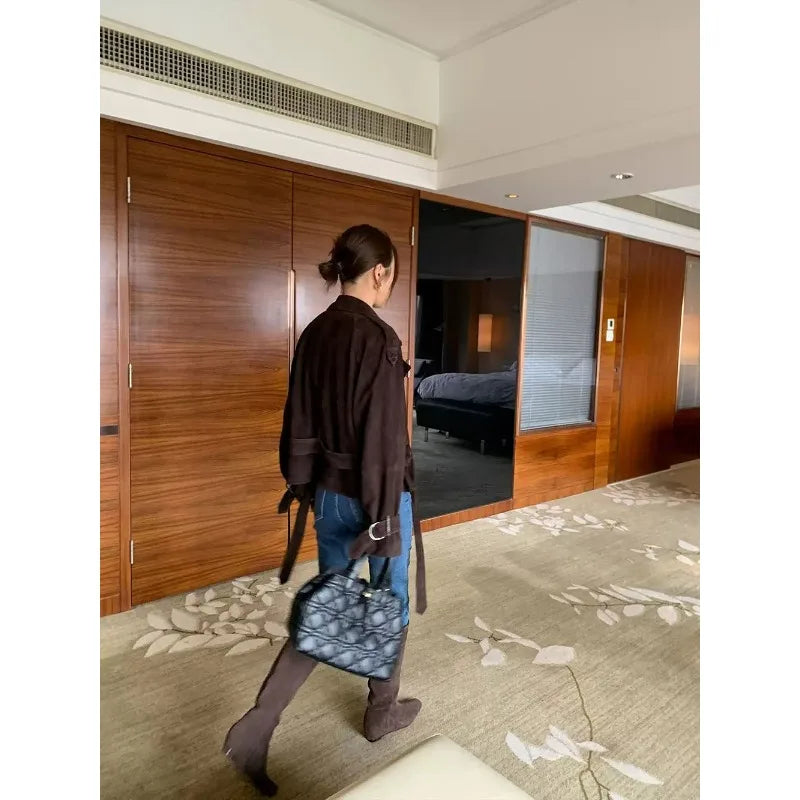 Chaqueta cruzada de ante color café con cinturón