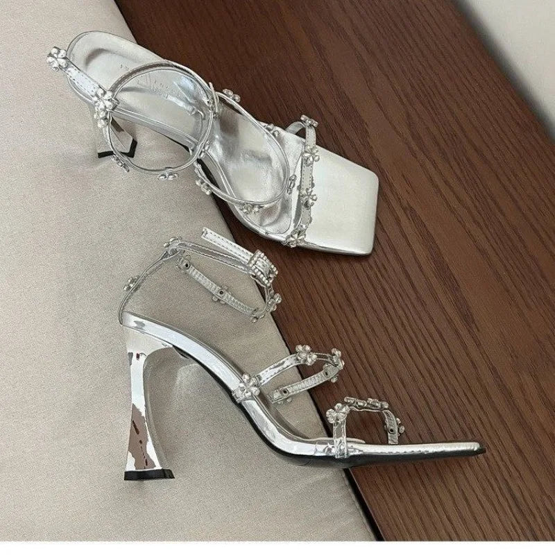 Sandalias de tacón alto con flores de diamantes de imitación de diseñador de lujo para mujer