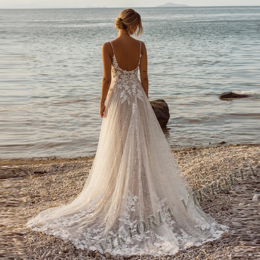 Vestido de novia Victoria con escote en V, tirantes finos y botones, bata de novia personalizada.