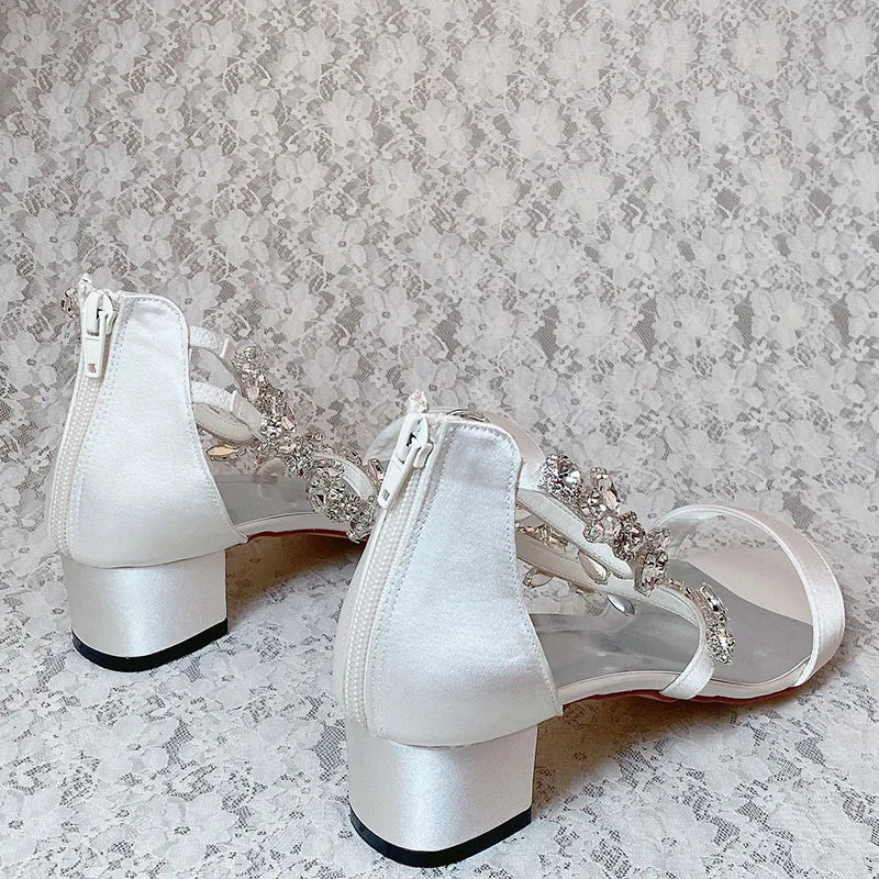 Sandalias de boda para mujer, tacón de bloque, color marfil, de satén, para verano, con tiras de cristales, 5 cm de alto.