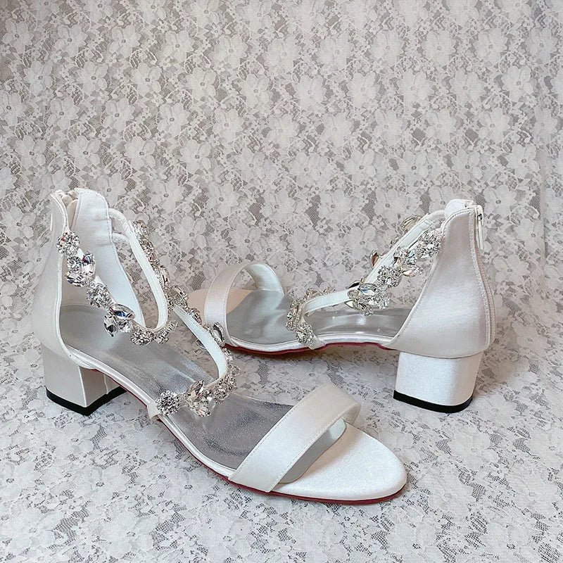 Sandalias de boda para mujer, tacón de bloque, color marfil, de satén, para verano, con tiras de cristales, 5 cm de alto.