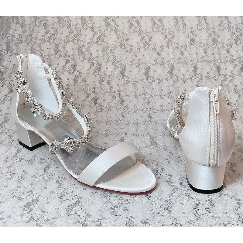 Sandalias de boda para mujer, tacón de bloque, color marfil, de satén, para verano, con tiras de cristales, 5 cm de alto.