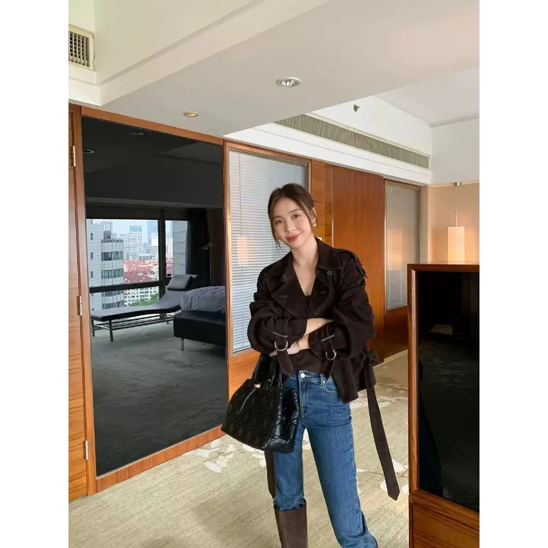 Chaqueta cruzada de ante color café con cinturón