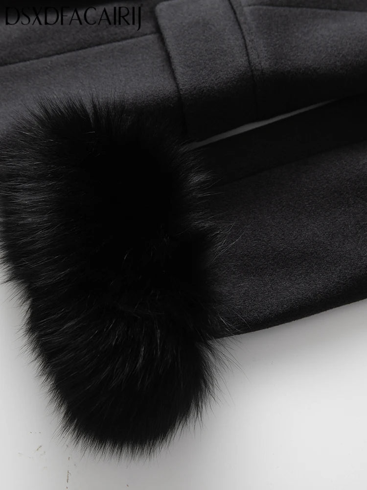 Abrigo de invierno cruzado con cuello de piel desmontable y solapa negra para mujer