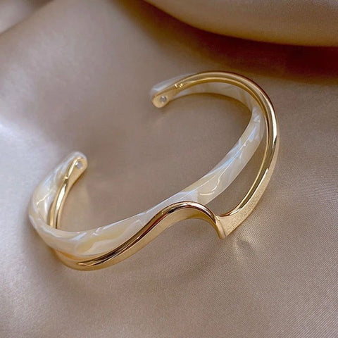 New Simple White Shell Cuff With Bend Metal Geometric Overlap Open Bangle Gold - Frimunt Clothing Co.