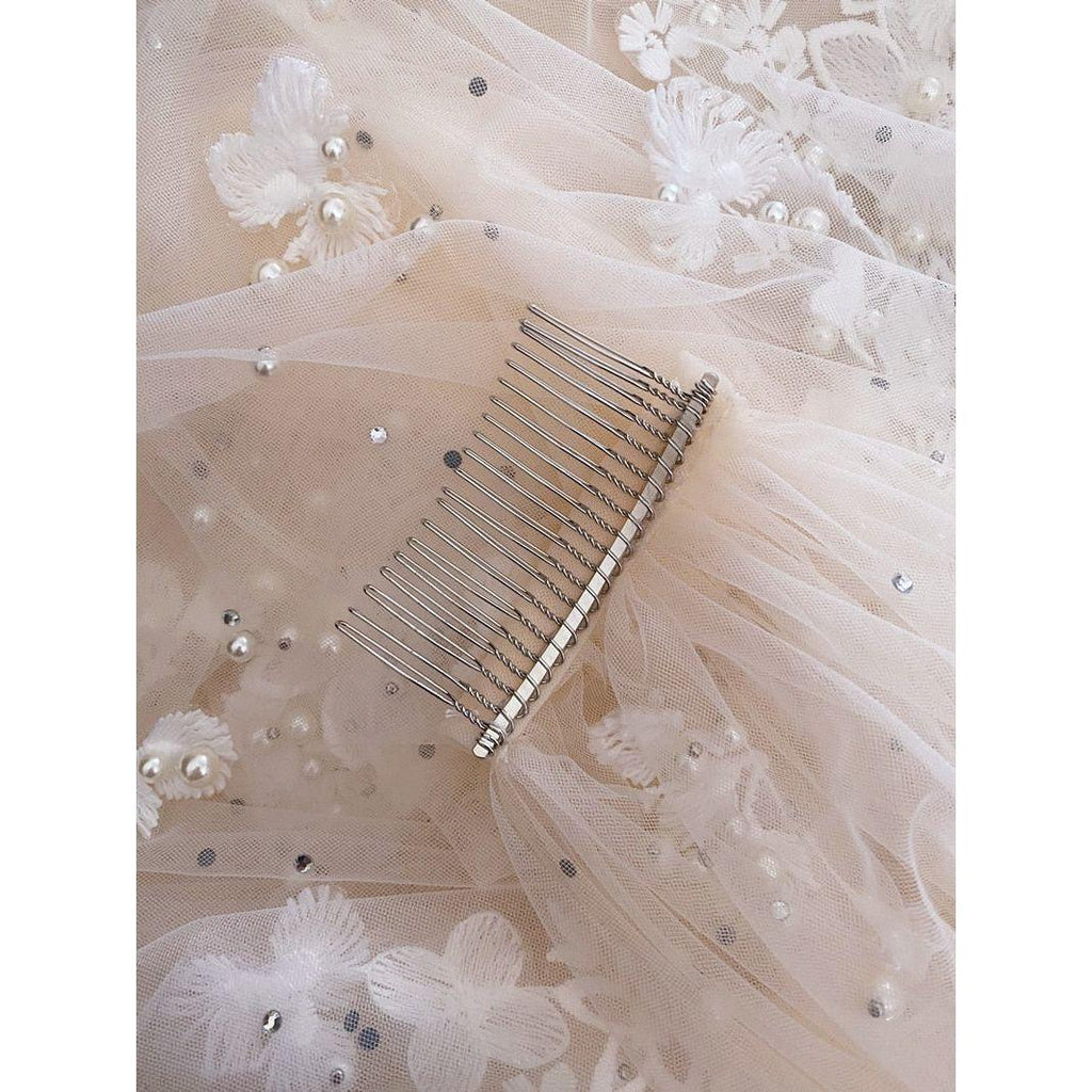 Luxury 3D Flowers Appliques Wedding Veil With Pearls Chapel Length Elegant Beaded Bridal Veils - Frimunt Clothing Co.