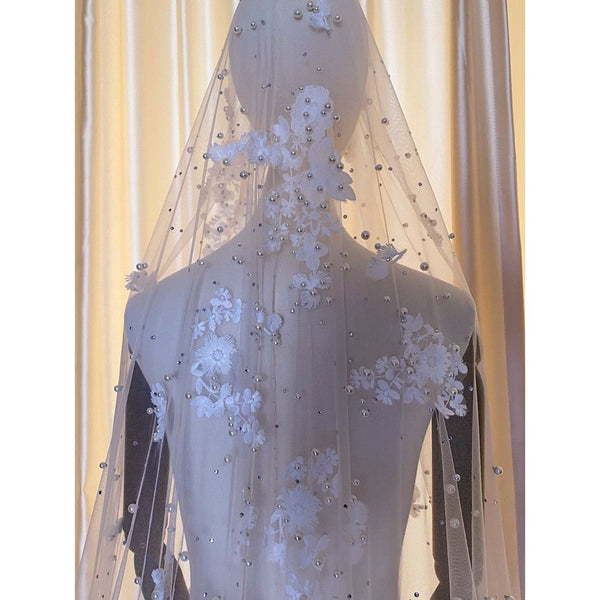 Luxury 3D Flowers Appliques Wedding Veil With Pearls Chapel Length Elegant Beaded Bridal Veils - Frimunt Clothing Co.