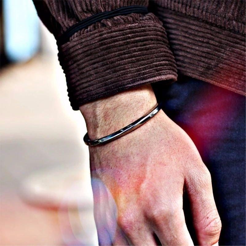 Men Twisted Cuff Bangle Mobius Bracelet Stacking Bangle Stainless Steel Unisex Jewelry - Frimunt Clothing Co.